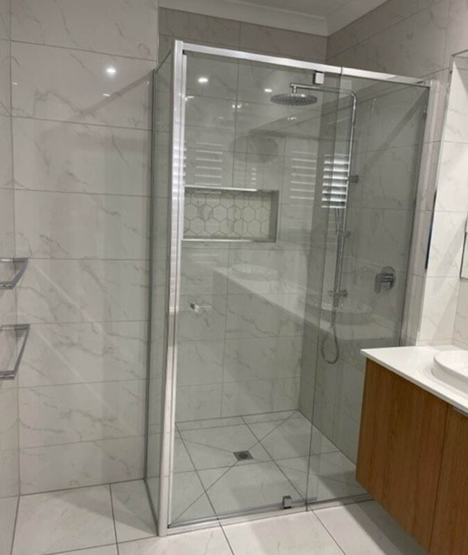 Shower screen